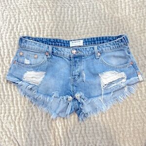 One Teaspoon denim shorts. Size 30.